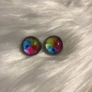 earrings. Never worn.